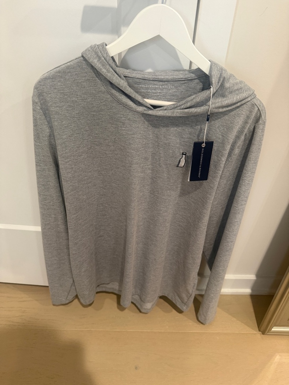 NWT McArthur Holderness & Bourne light.  Gray Hooded Men's Pullover